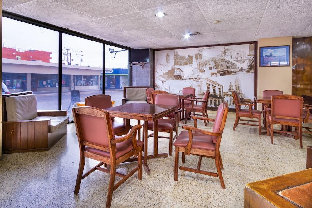 Hotel Premier Saltillo Coahuila Bagian luar foto